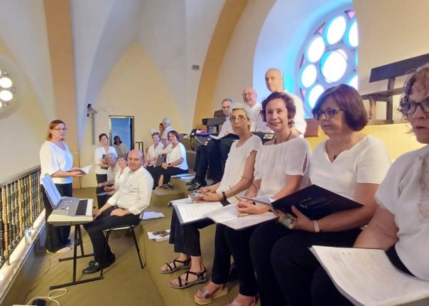 El Coro Diocesano participó en la Santa Misa de inicio de la Adoración Eucarística Perpetua en Málaga