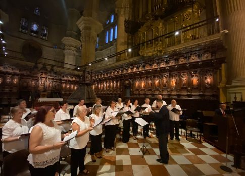 El Coro Diocesano participa en la Santa Misa del séptimo día de la novena en honor de Santa María de la Victoria