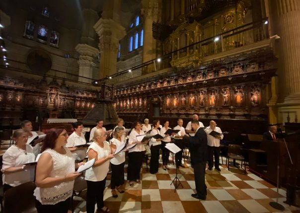 El Coro Diocesano participa en la Santa Misa del séptimo día de la novena en honor de Santa María de la Victoria