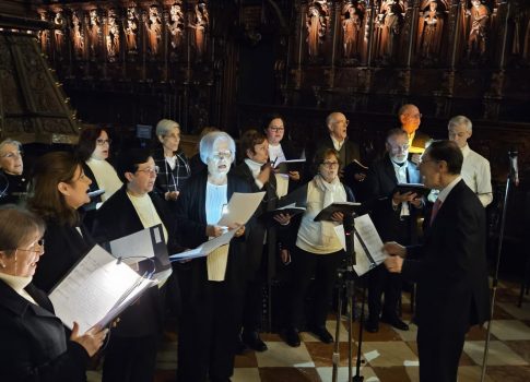 El Coro Diocesano participa en la entrega de la «Luz de la Paz de Belén»